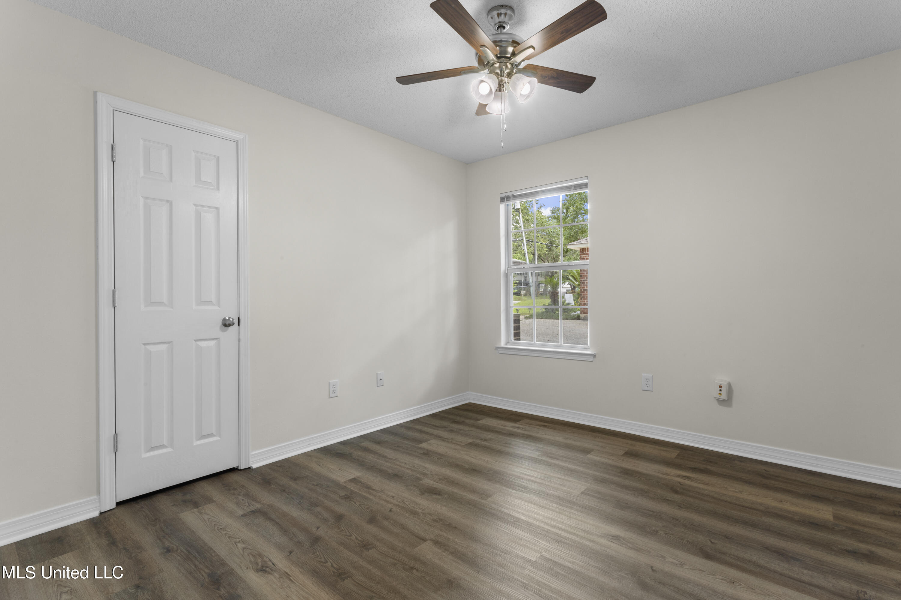 8909 Mermaid Avenue Ocean Springs, MS 39564 - Photo 22 of 24 022