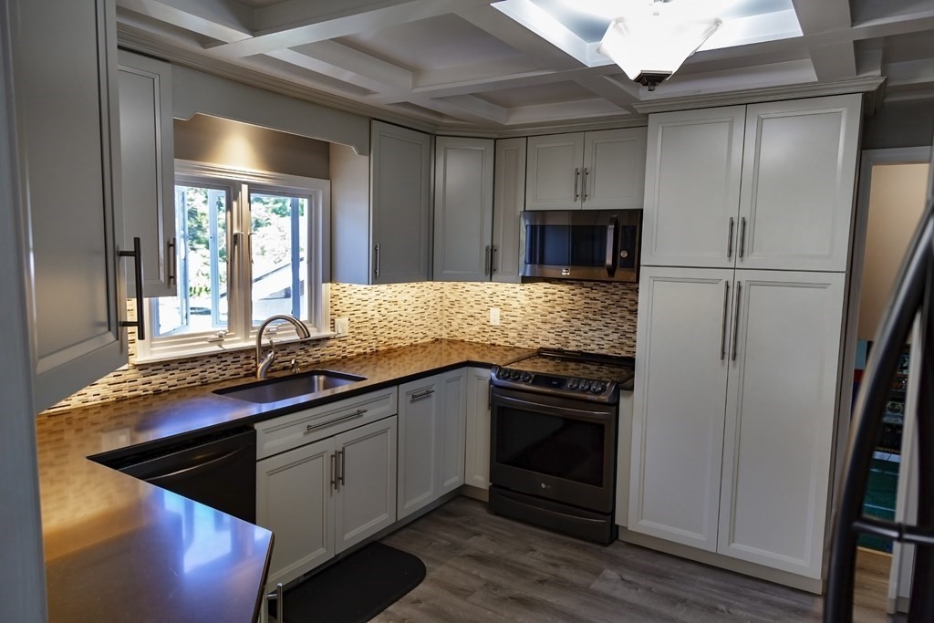 108 Lee Road Deerfield, MA 01373 - Photo 6 of 37 Gallery Image 6
