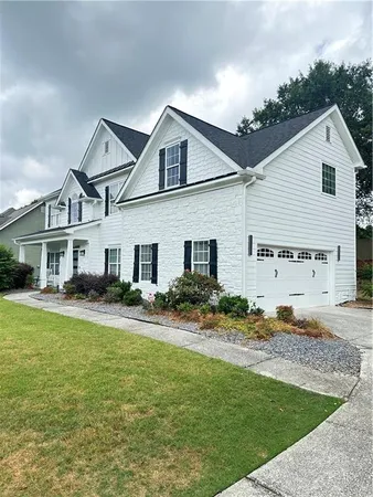 a view of a yard in front of house