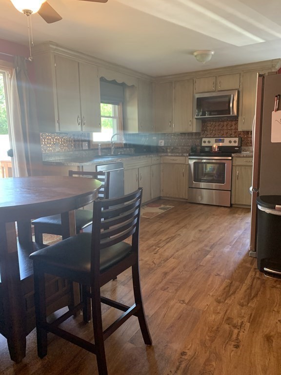 202 Almira Road Springfield, MA 01119 - Photo 5 of 16