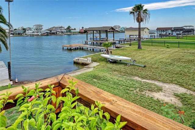 $990,000 | 1219 Pilot Lane, Galveston, TX 77554