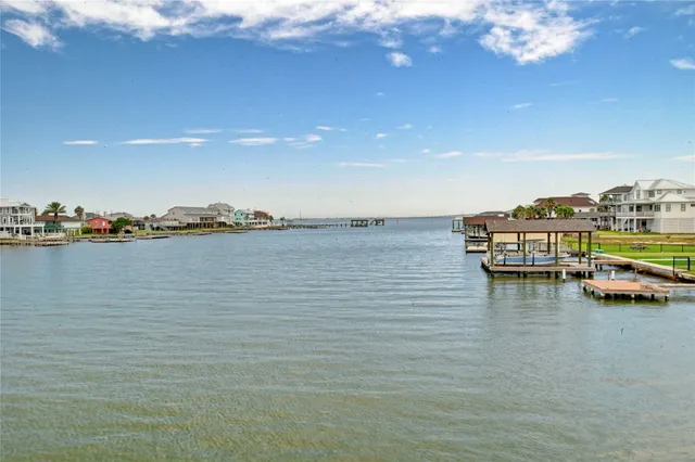 $990,000 | 1219 Pilot Lane, Galveston, TX 77554