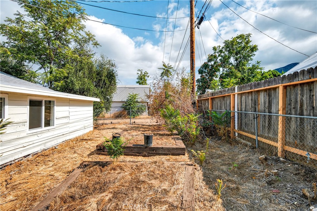 17653 Raley Avenue Lake Elsinore, CA 92530 - Photo 28 of 29 a backyard of a house with plants and tree