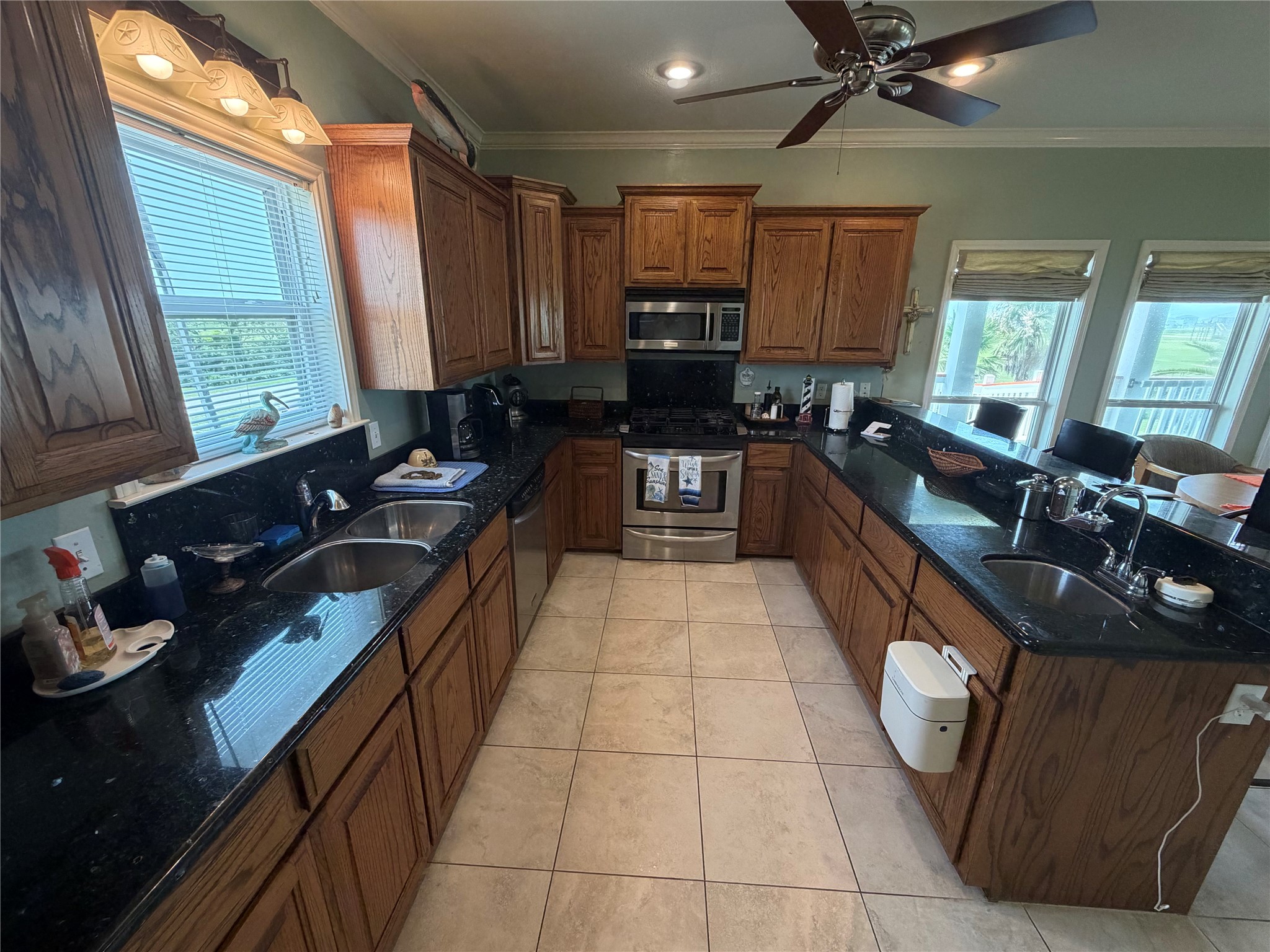 979 Rancho Carribe Drive Crystal Beach, TX 77650 - Photo 27 of 50 Kitchen