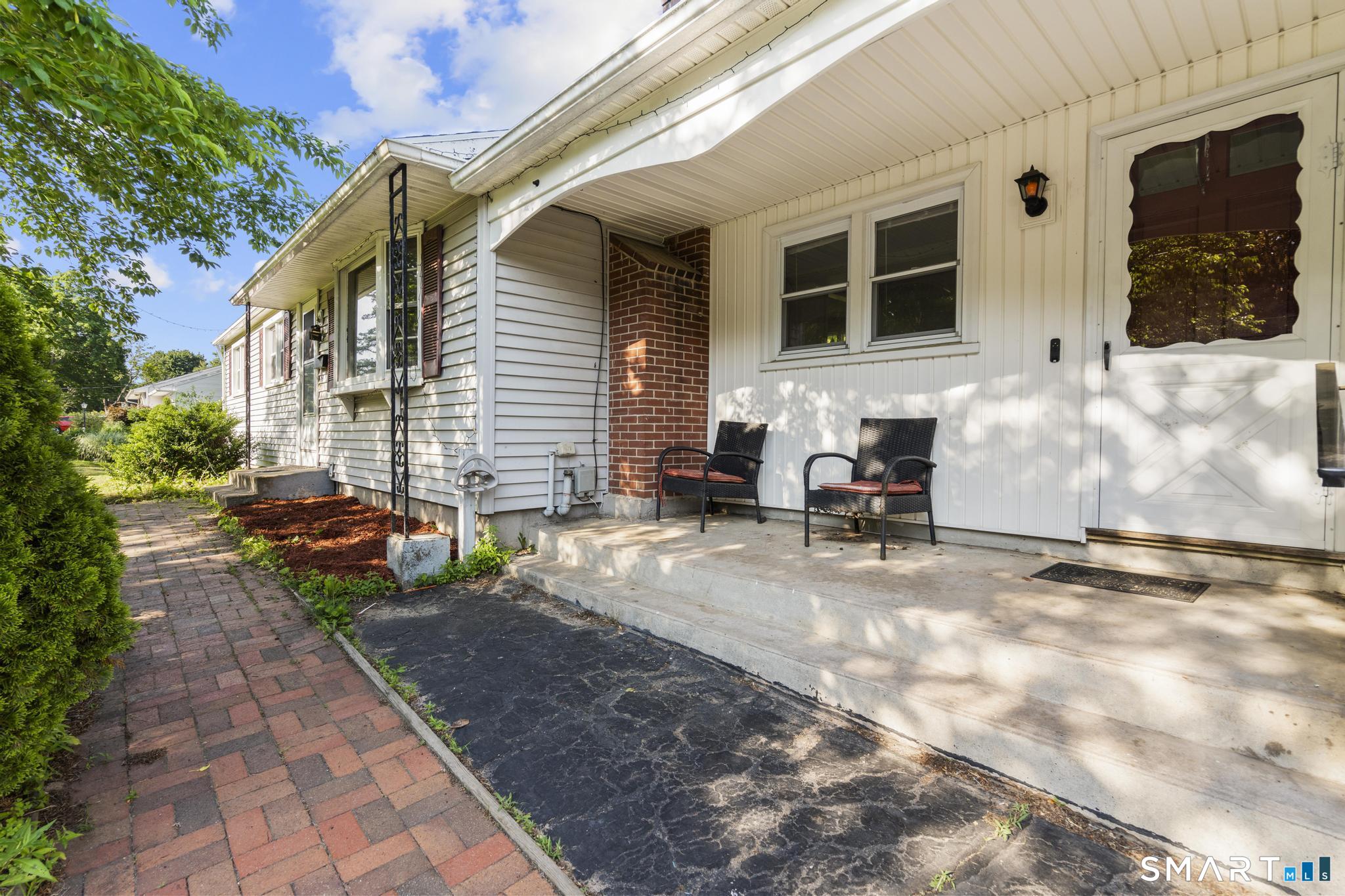 27 Allen Street Enfield, CT 06082 - Photo 3 of 32