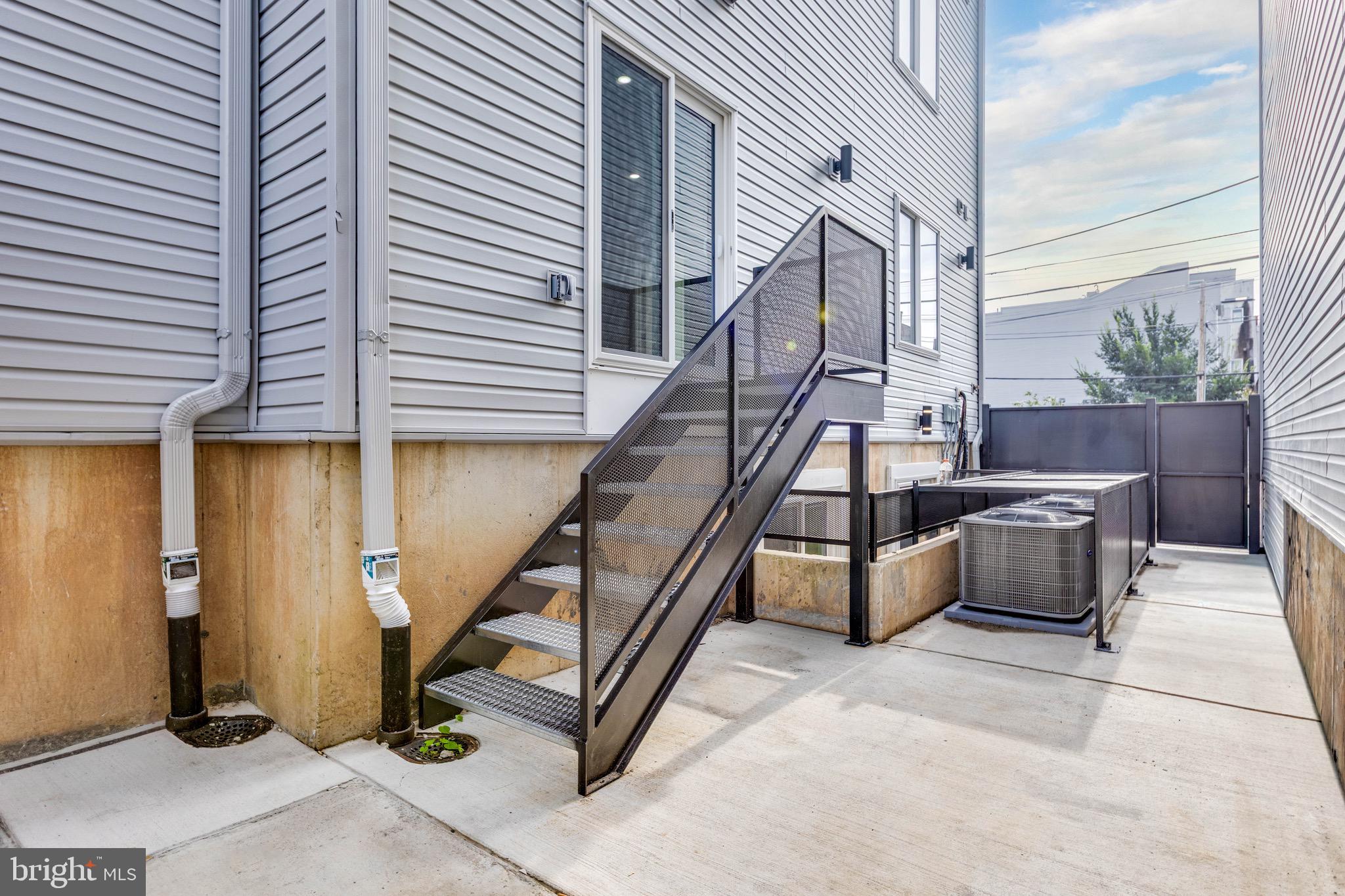 1434 Parrish Street, Unit B Philadelphia, PA 19130 - Photo 5 of 17