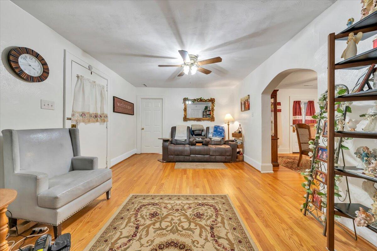 1852 Wildwood Road Salem, VA 24153 - Photo 11 of 48 09-MIB07822