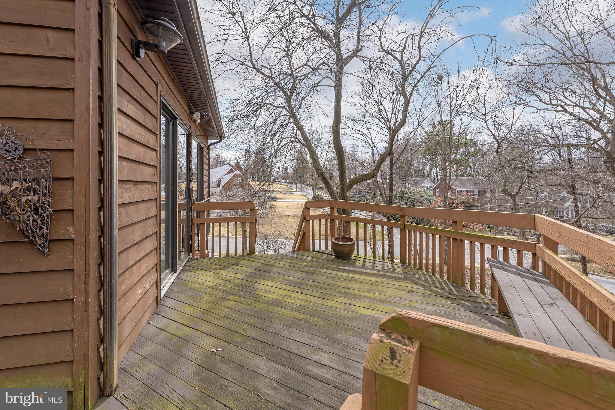 6010 Forest Road Cheverly, MD 20785 - Photo 27 of 36 Side view of deck