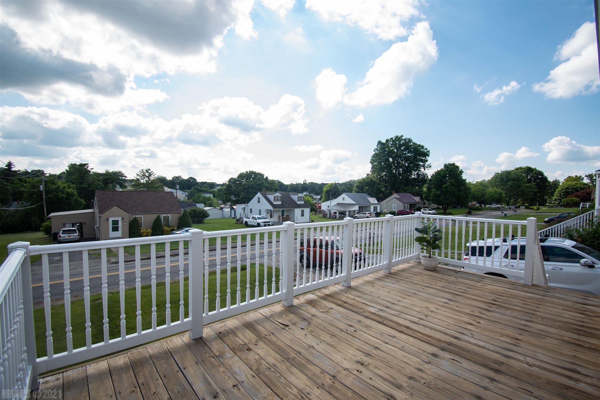 6702 Dudley Ferry Road Radford, VA 24141 - Photo 7 of 34 Gallery Image 7