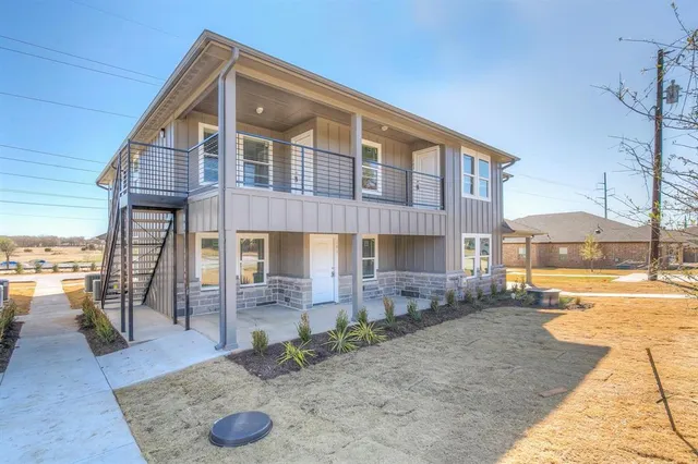$950 | 2009 Rockview Drive, Unit 105, Granbury, TX 76049