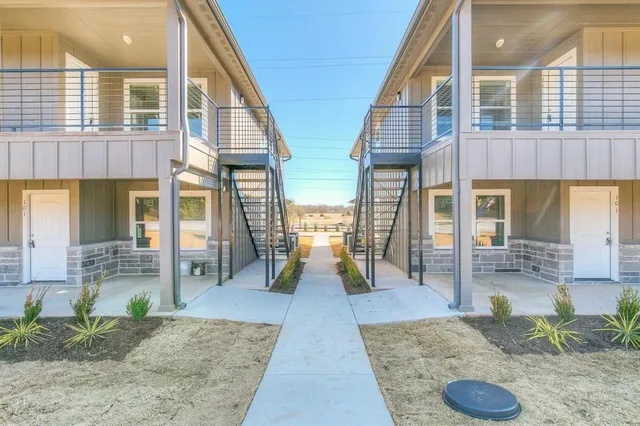 $950 | 2009 Rockview Drive, Unit 105, Granbury, TX 76049