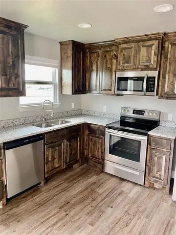 $950 | 2009 Rockview Drive, Unit 105, Granbury, TX 76049