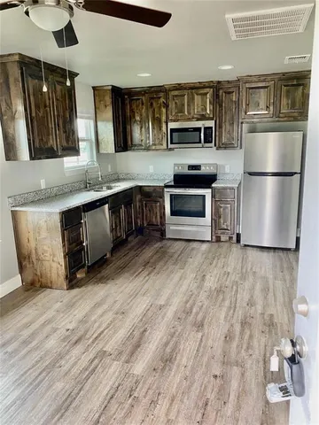 $950 | 2009 Rockview Drive, Unit 105, Granbury, TX 76049