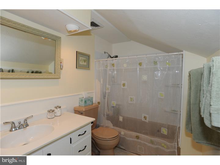 471 East Rock Road Allentown, PA 18103 - Photo 12 of 21 Bathroom