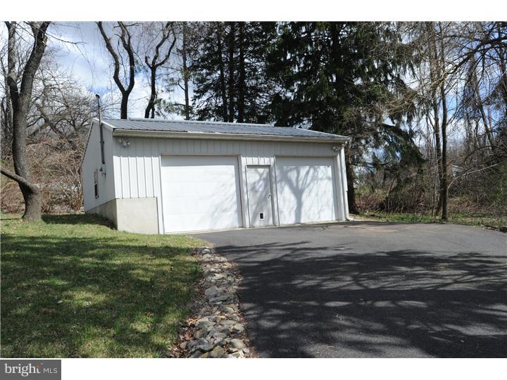 471 East Rock Road Allentown, PA 18103 - Photo 21 of 21 Garage
