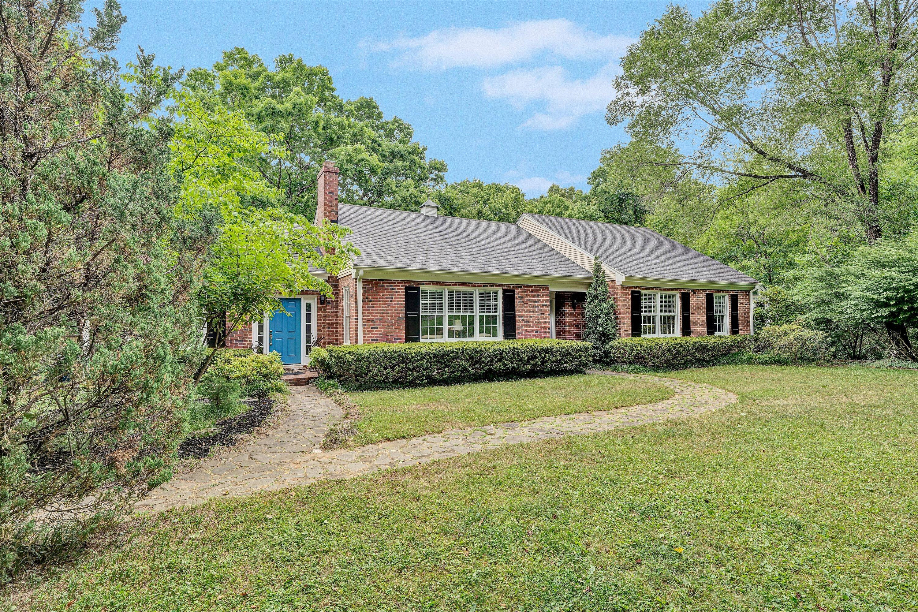 2130 Deyerle Road Southwest Roanoke, VA 24018 - Photo 2 of 47 02-DSC00433