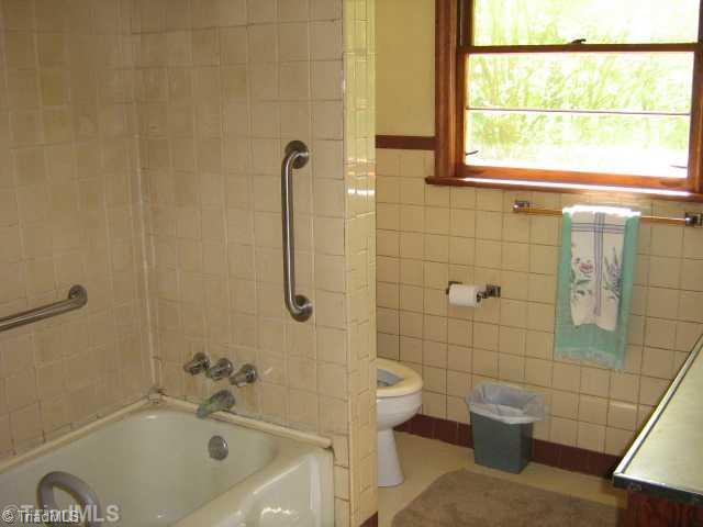3596 High Point Road Winston-Salem, NC 27107 - Photo 11 of 15 Other Bath.