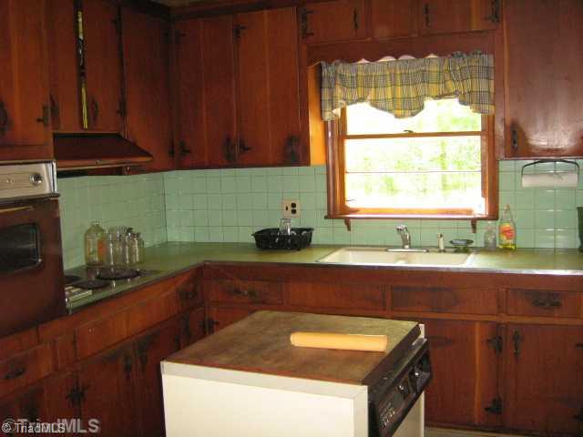 3596 High Point Road Winston-Salem, NC 27107 - Photo 8 of 15 Kitchen.