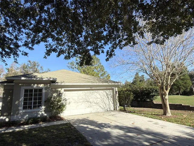 a view of a house with a yard
