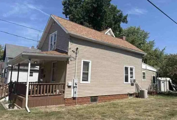 a view of a house with a backyard