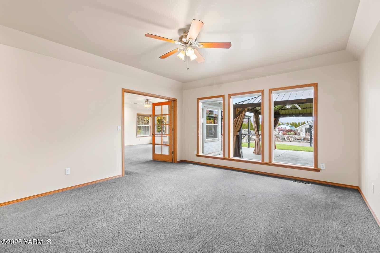 613 South Friedline Road Yakima, WA 98908 - Photo 20 of 54 17. Formal Living Room