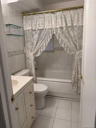 $2,100 | 519 Fowler Avenue, Unit 1, Franklin Square, NY 11010