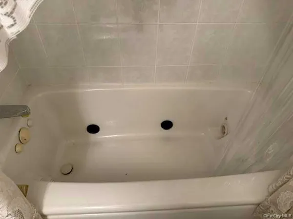 $2,100 | 519 Fowler Avenue, Unit 1, Franklin Square, NY 11010