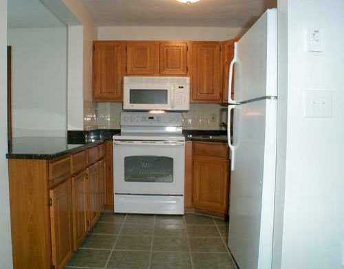 130 Purgatory Road, Unit 7 Middletown, RI 02842 - Photo 3 of 8 Kitchen.