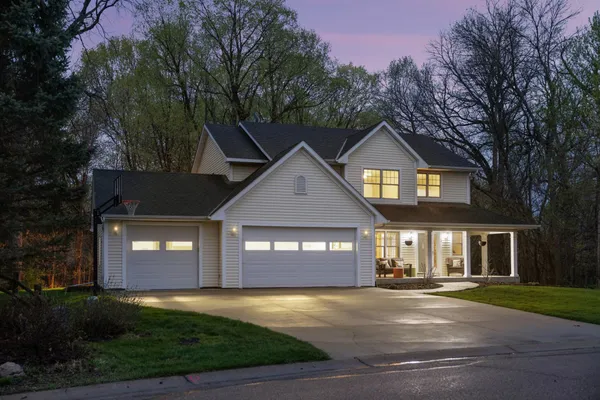 $650,000 | 8469 Woodland Curve, St. Bonifacius, MN 55375