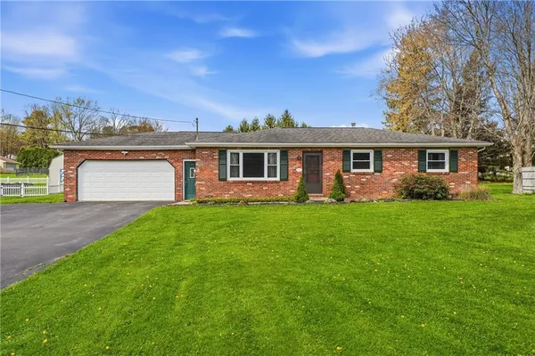 $180,000 | 745 Robertson Road, Hermitage, PA 16148