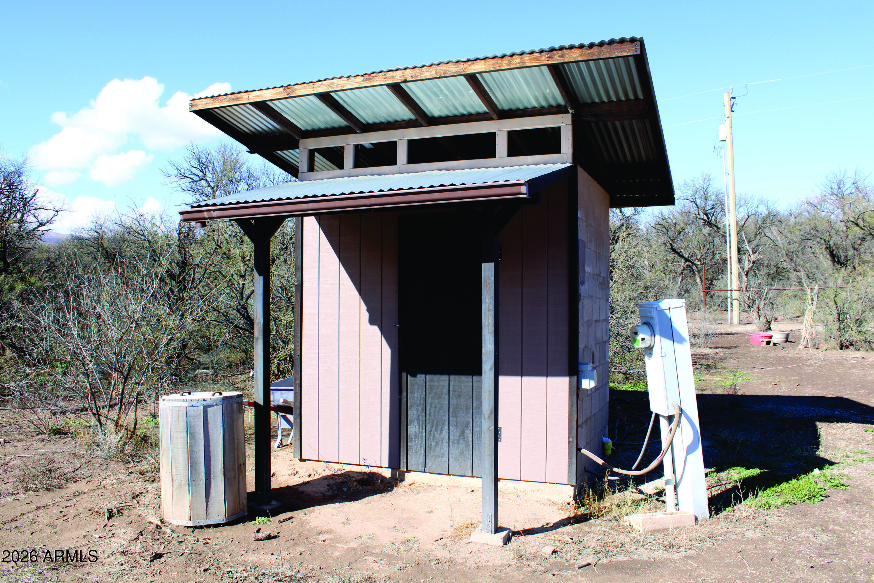 3236 North Cascabel Road Benson, AZ 85602 - Photo 55 of 63 a front view of a house
