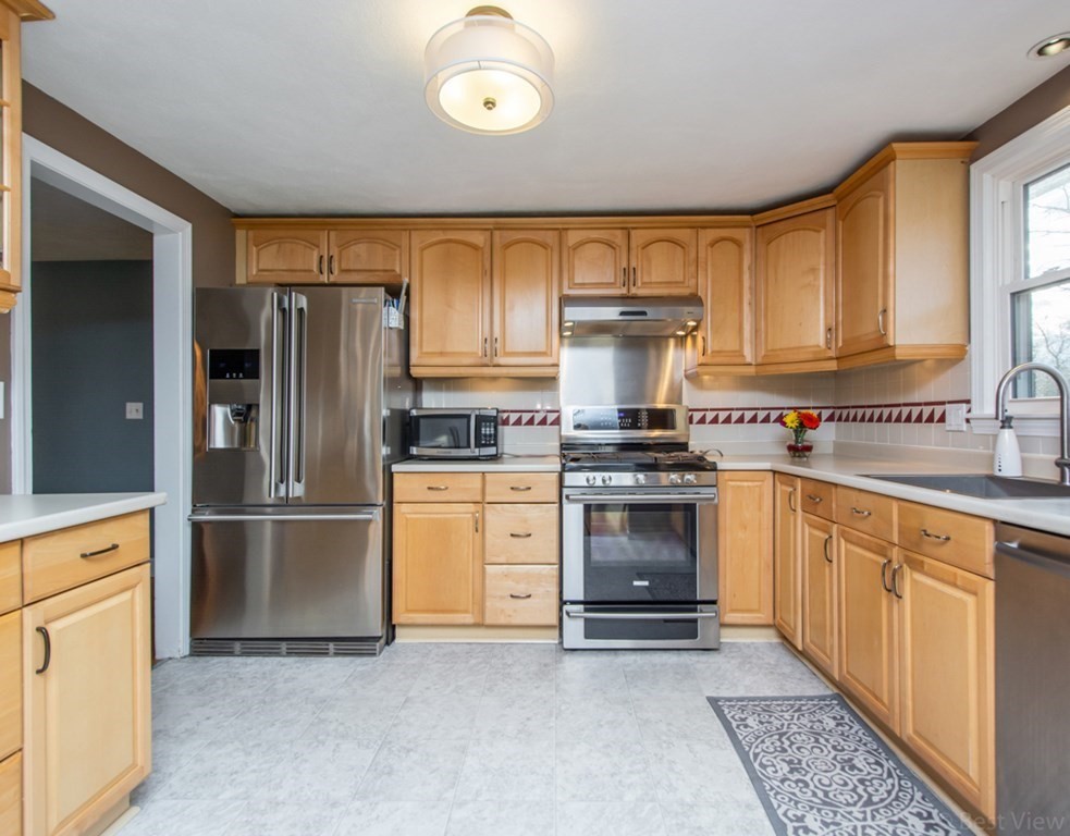 334 North Road Bedford, MA 01730 - Photo 9 of 40 Gallery Image 9