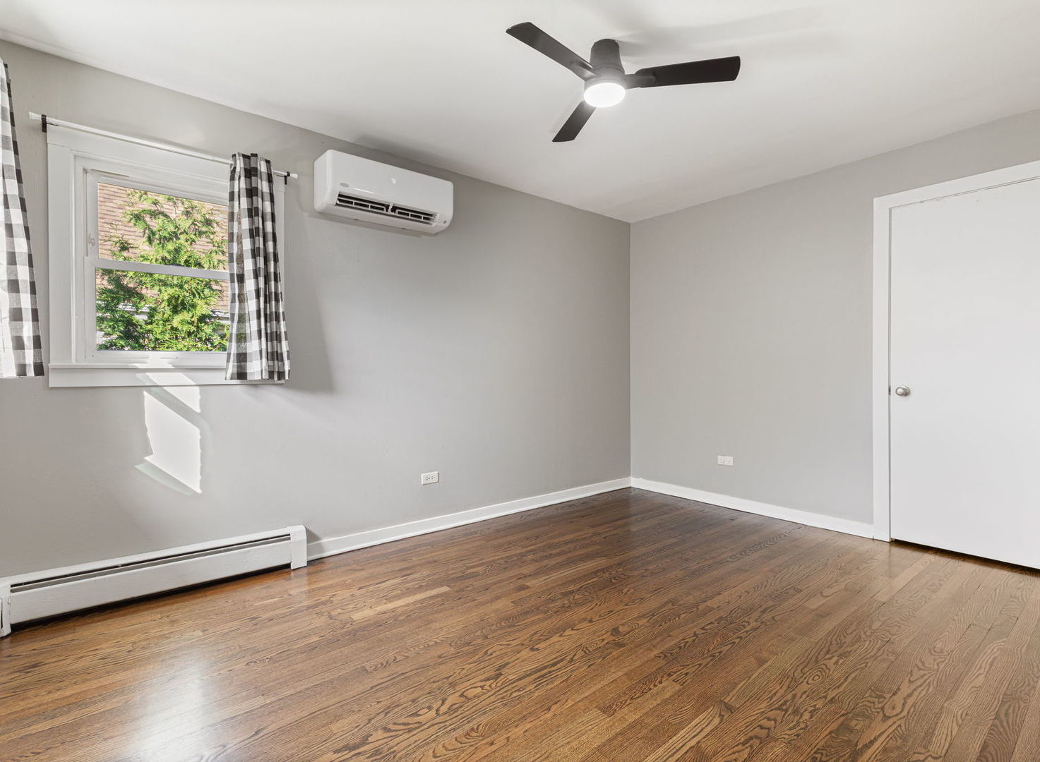 311 Maple Avenue, Unit 2 Downers Grove, IL 60515 - Photo 25 of 33 an empty room with wooden floor and windows