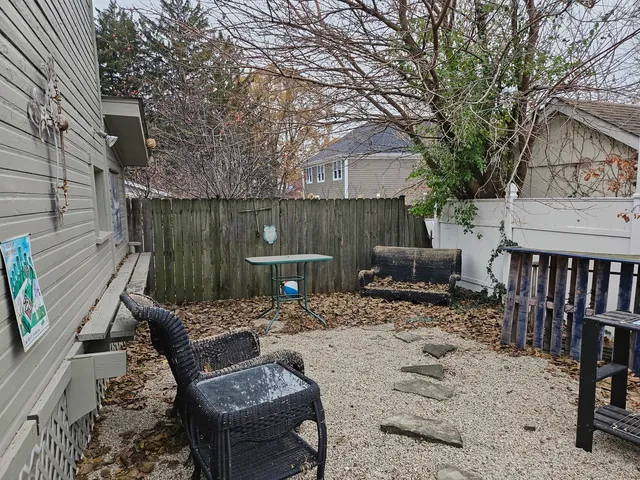 $2,100 | 311 Maple Avenue, Unit 2, Downers Grove, IL 60515