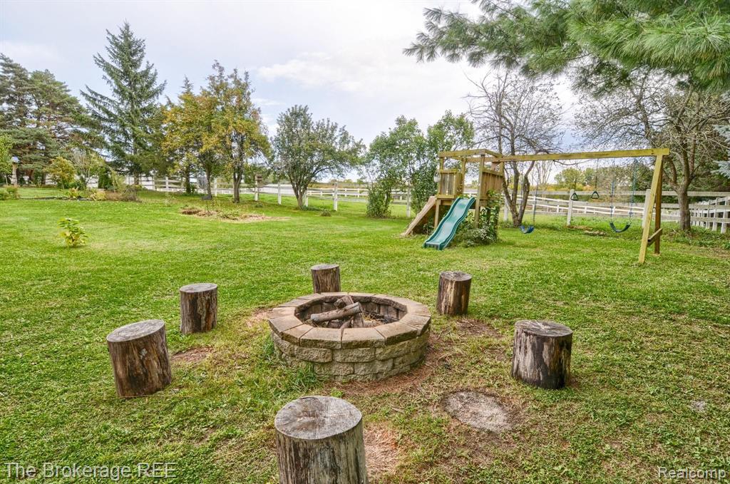 2304 East Cook Road Grand Blanc, MI 48439 - Photo 6 of 32