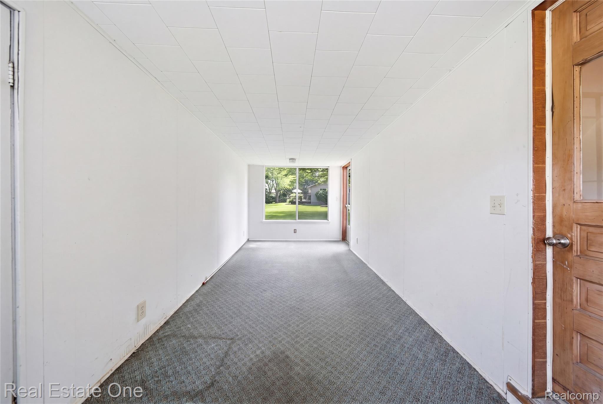665 South Howell Street Pinckney, MI 48169 - Photo 4 of 28 Photo has been digitally enhanced