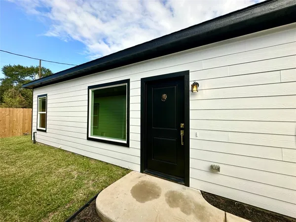 $1,395 | 11563 Persimmon Street, Willis, TX 77318