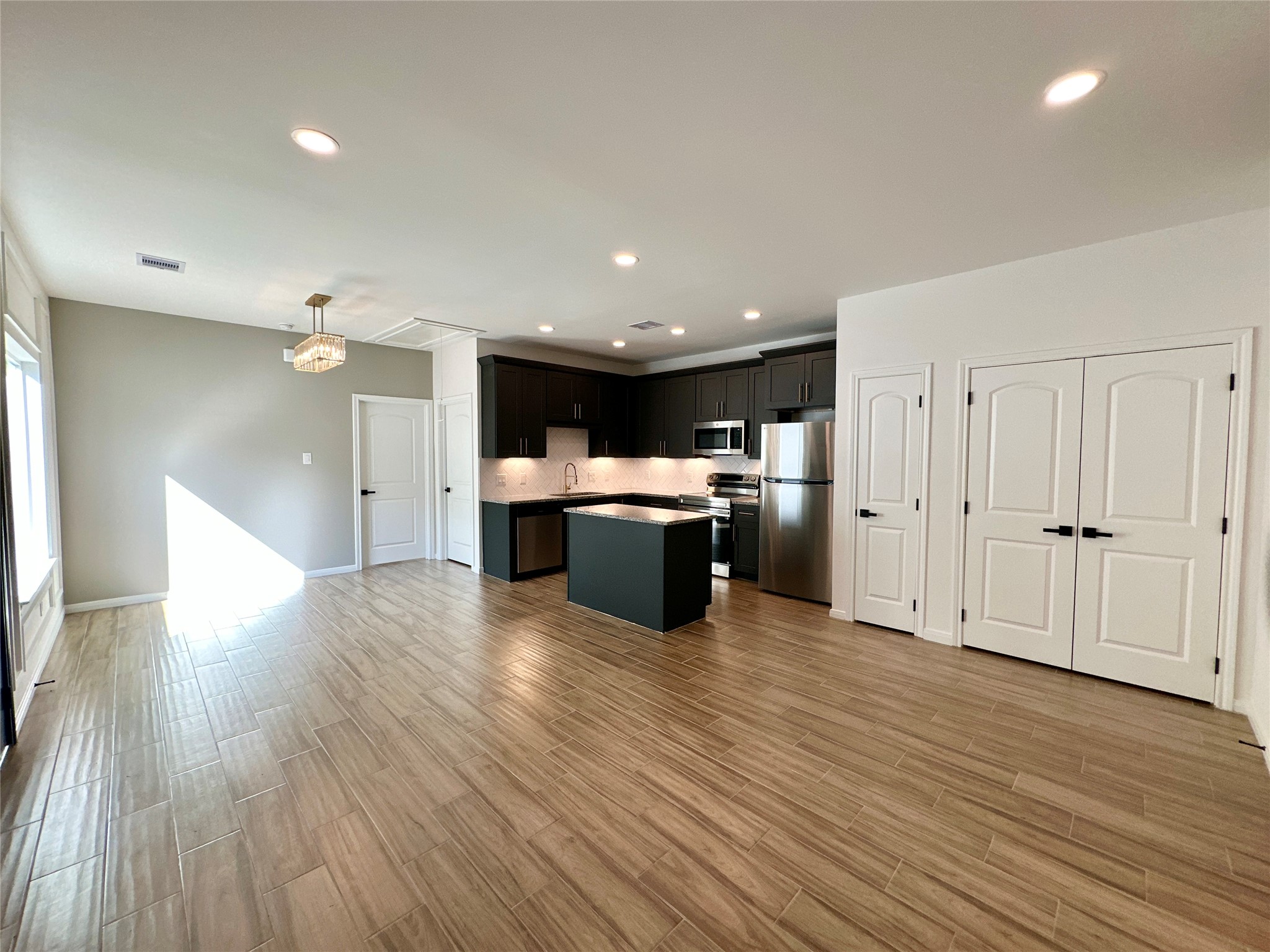 11563 Persimmon Street Willis, TX 77318 - Photo 6 of 19