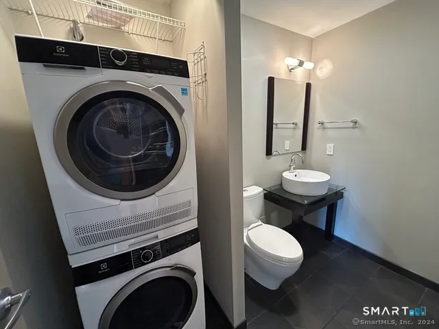 $2,100 | 111 DeKoven Drive, Unit 408, Middletown, CT 06457