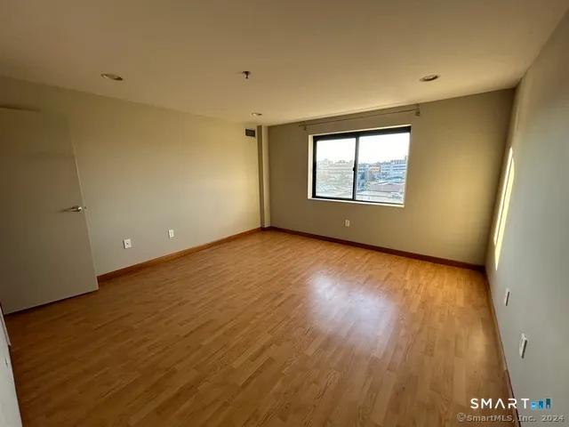 $2,100 | 111 DeKoven Drive, Unit 408, Middletown, CT 06457