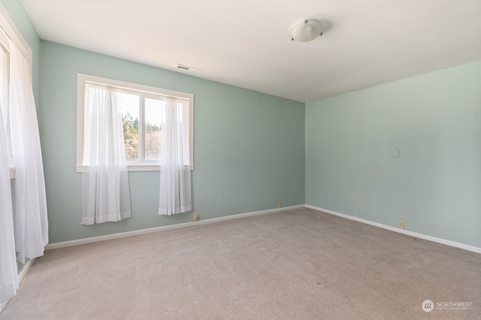 2575 Thompson Road Langley, WA 98260 - Photo 22 of 37 an empty room with windows