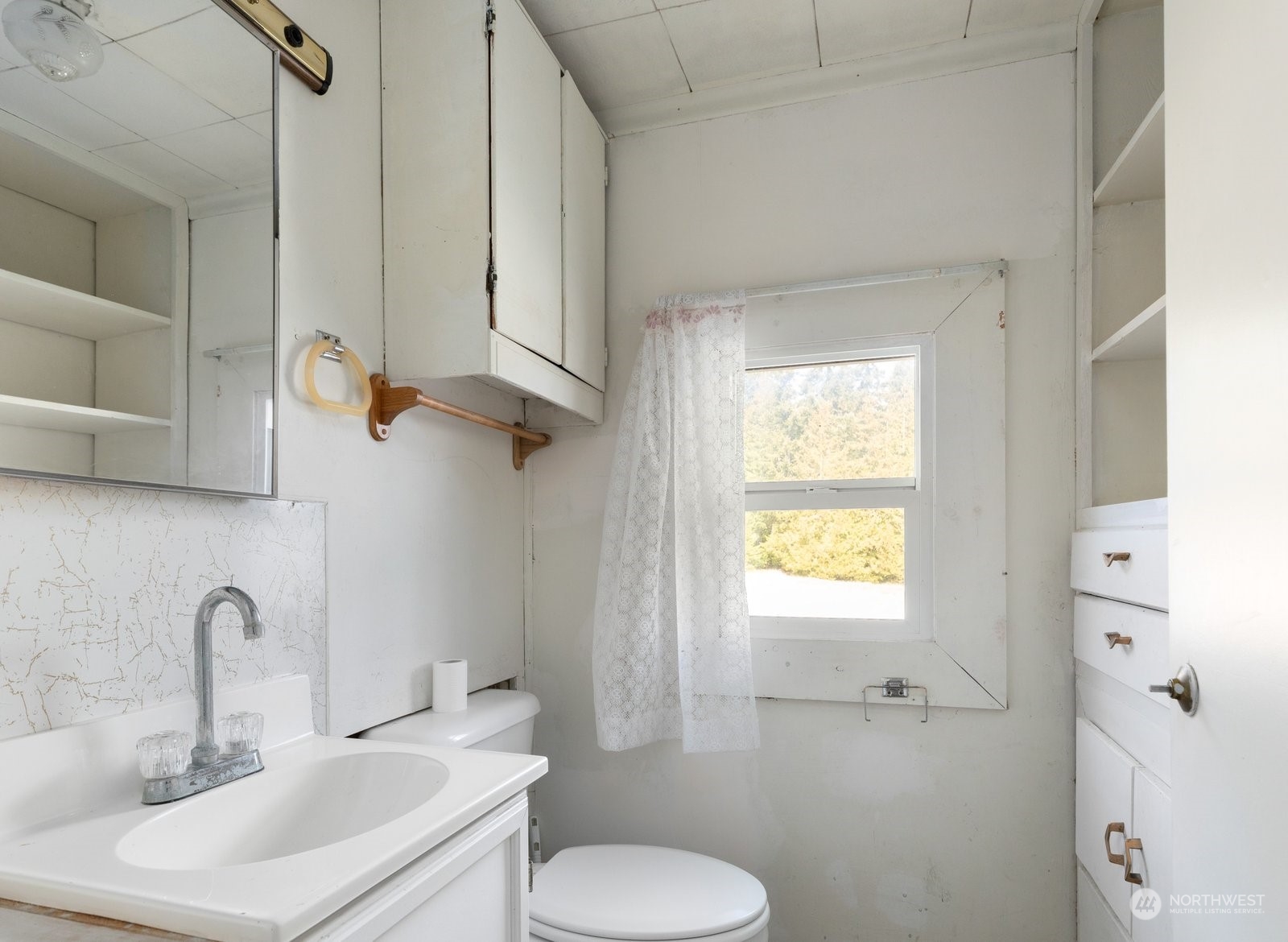 2575 Thompson Road Langley, WA 98260 - Photo 23 of 37 a bathroom with a sink toilet and shower