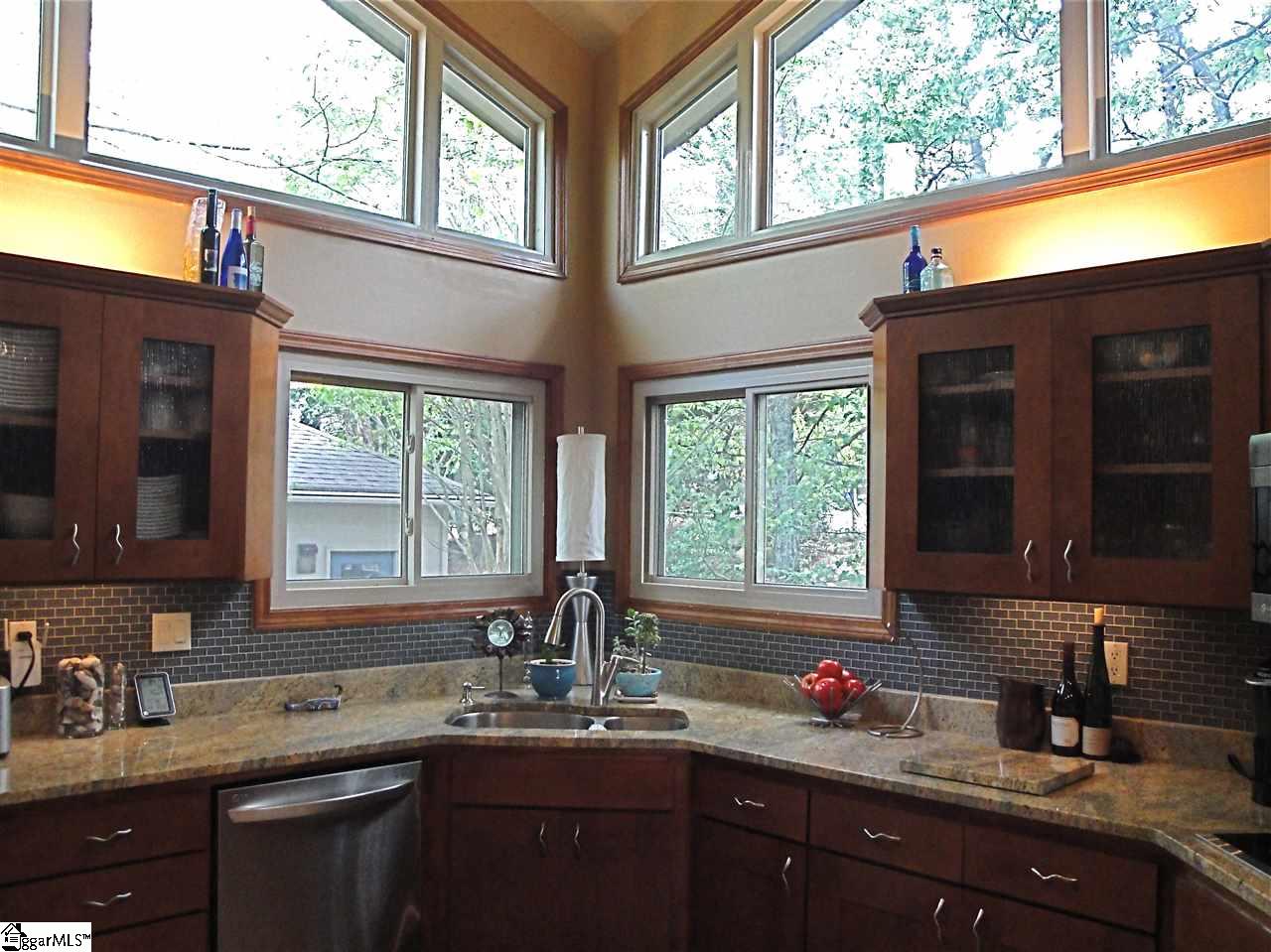 9 Altamont Forest Road Greenville, SC 29609 - Photo 3 of 36