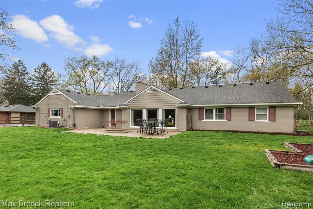 20635 West 13 Mile Road Franklin, MI 48025 - Photo 10 of 38