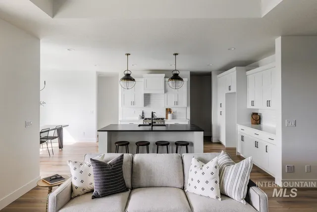 $549,900 | 10302 Stony Oak Street, Nampa, ID 83687