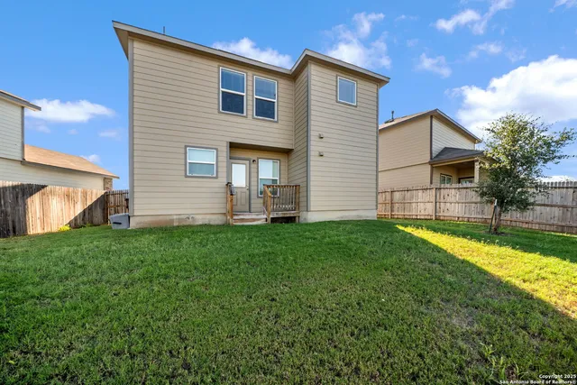 a view of a house with backyard
