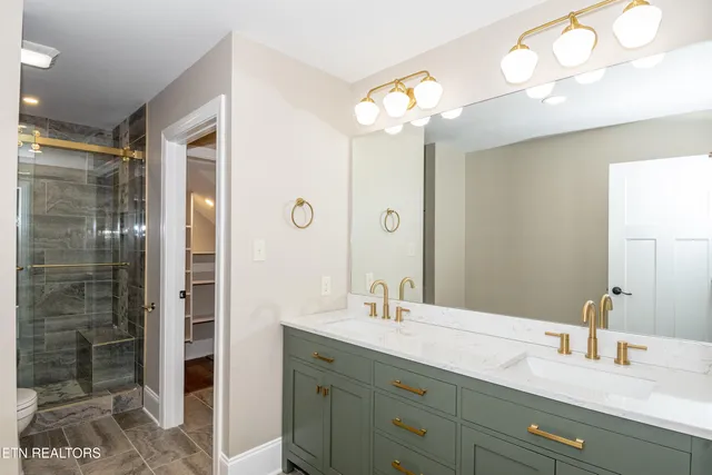 $437,400 | 308 West Hill Avenue, Friendsville, TN 37737