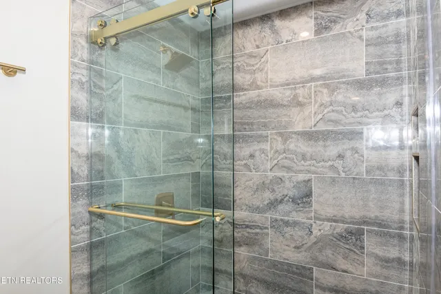 $437,400 | 308 West Hill Avenue, Friendsville, TN 37737