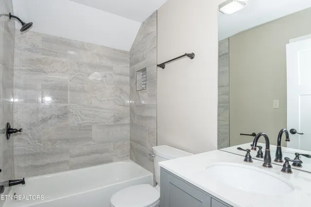 $437,400 | 308 West Hill Avenue, Friendsville, TN 37737