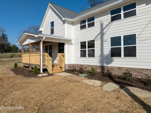 $437,400 | 308 West Hill Avenue, Friendsville, TN 37737